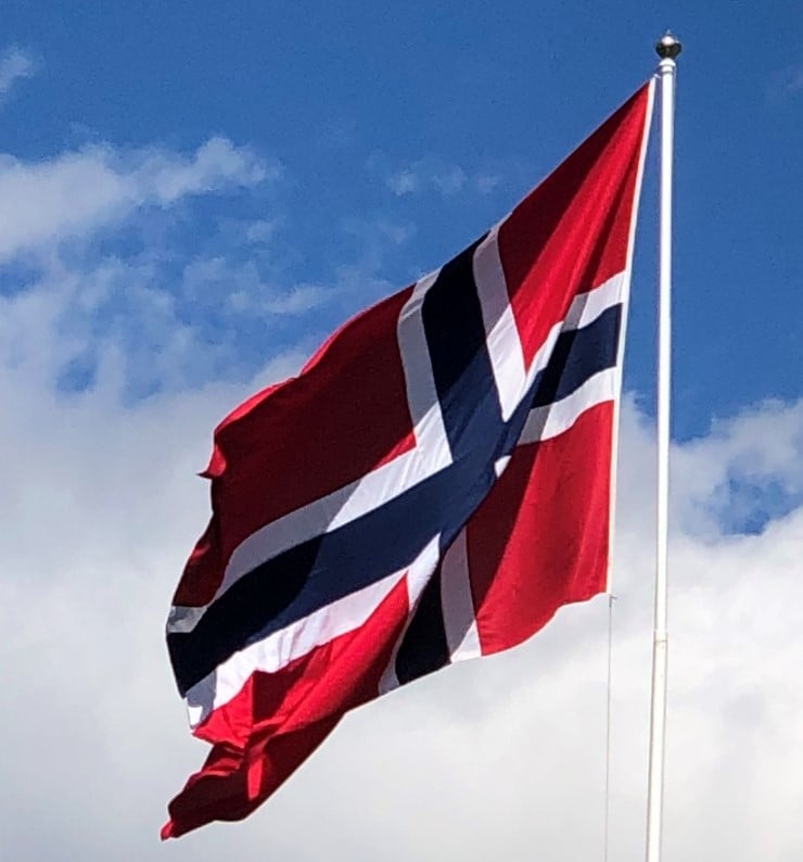 Hardangervidda nasjonalpark er 40 år og vi heiser flagget for landets største nasjonalpark. 