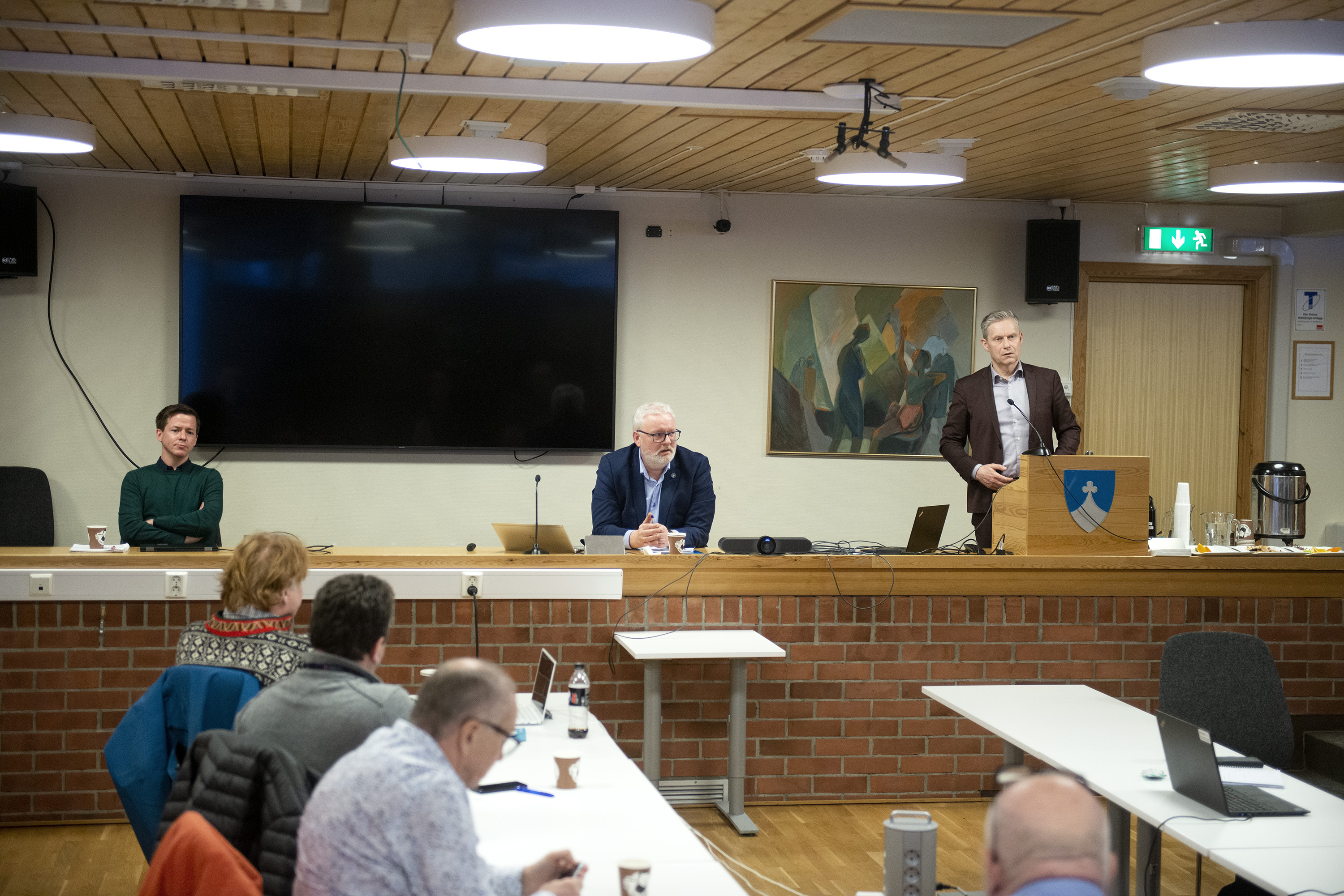 Ordfører Bjørnar Buhaug (Sp), statsforvalter Frank Jenssen og kommunedirektør Kjetil Mjøsund i Indre Fosen under Statsforvalterens kommunebesøk torsdag.
