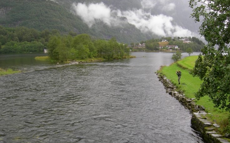 Fiske i Åelva i Gloppen kommune. 