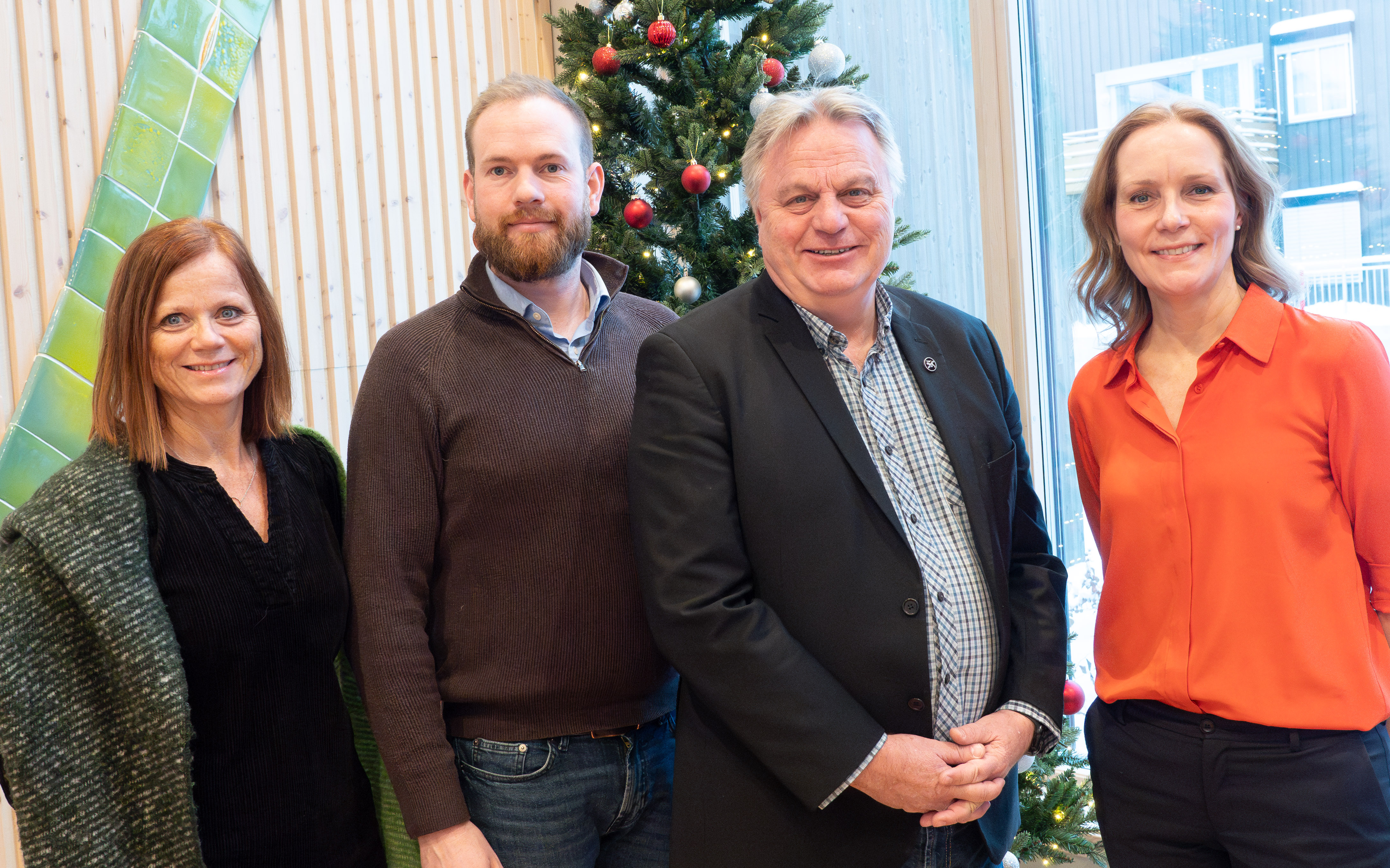 Kommunedirektør Kjersti Forbord Jensås, ordfører Isak V. Busch, assisterende statsforvalter Øystein Johannessen og riksantikvar Hanna Geiran var sentrale skikkelser under dagen med folkevalgtopplæring i Røros. Foto: Ingrid Hemming / Fjell-Ljom Kjersti Forbord Jensås_Isak V Busch_Øystein Johannessen_Hanna Geiran_Fjell-Ljom_Ingrid Hemming.jpg