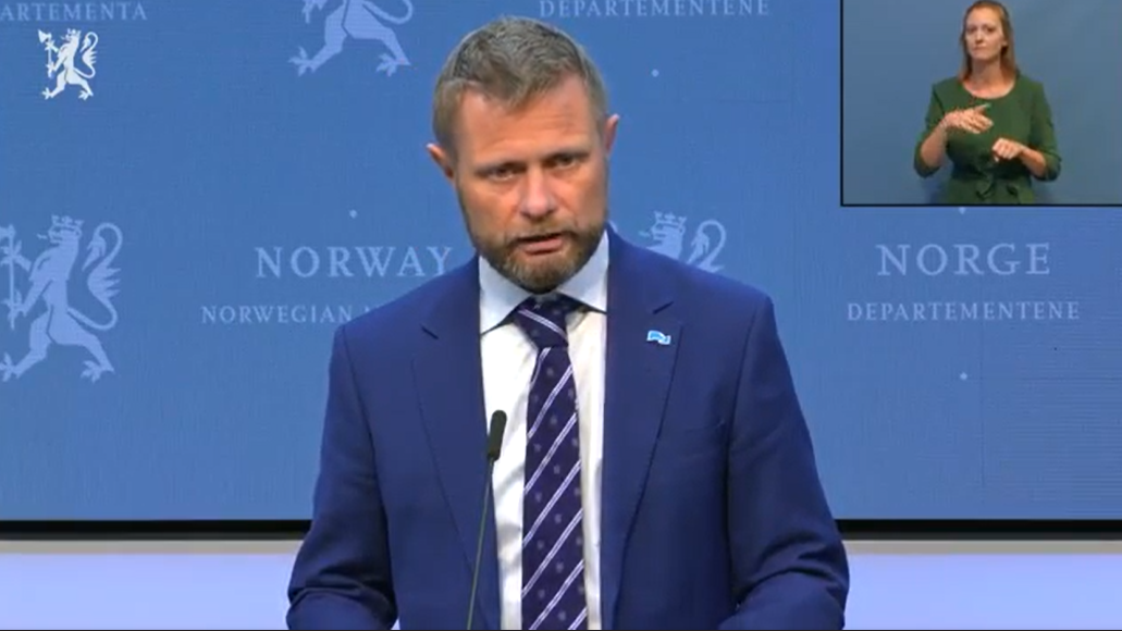 Screenshot fra regjeringens pressekonferanse.
