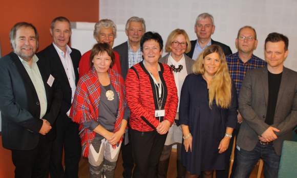 Bak f.v: Arve Knutsen, Even Ediassen, Anne Sofie Sand Mathisen, Roar Kvitvik, Elin Bye, Rolf Steffensen, Asbjørn RøyselandForan: Ann Mari Thomassen, Hill-Marta Solberg, Mona Handeland og Robert Isaksen