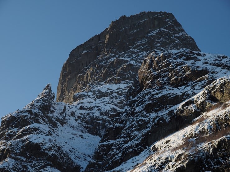 Blir Hornelen Noregs vestlegaste, minste og brattaste nasjonalpark? No blir det samla inn kunnskap for å greie ut eit eventuelt vern av denne markante klippen og fjellområdet rundt. 