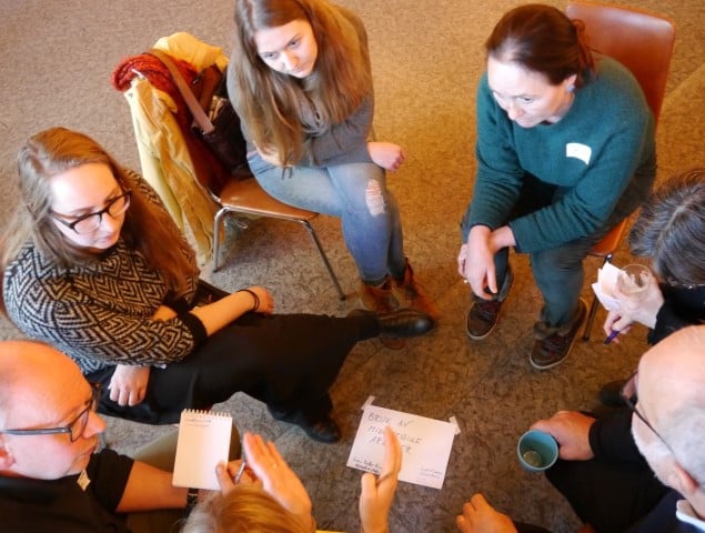Gode diskusjonar kring temaene som dei sjølv hadde vore med å sett på agendaen, skapte stort engasjement. Her diskuterar dei Bruk av midlertidige arealer.