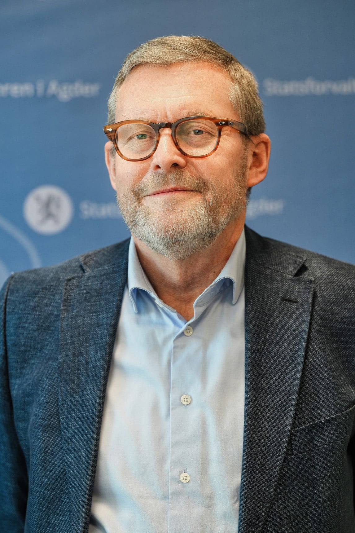 Portrettbilde av en smilende mann. 