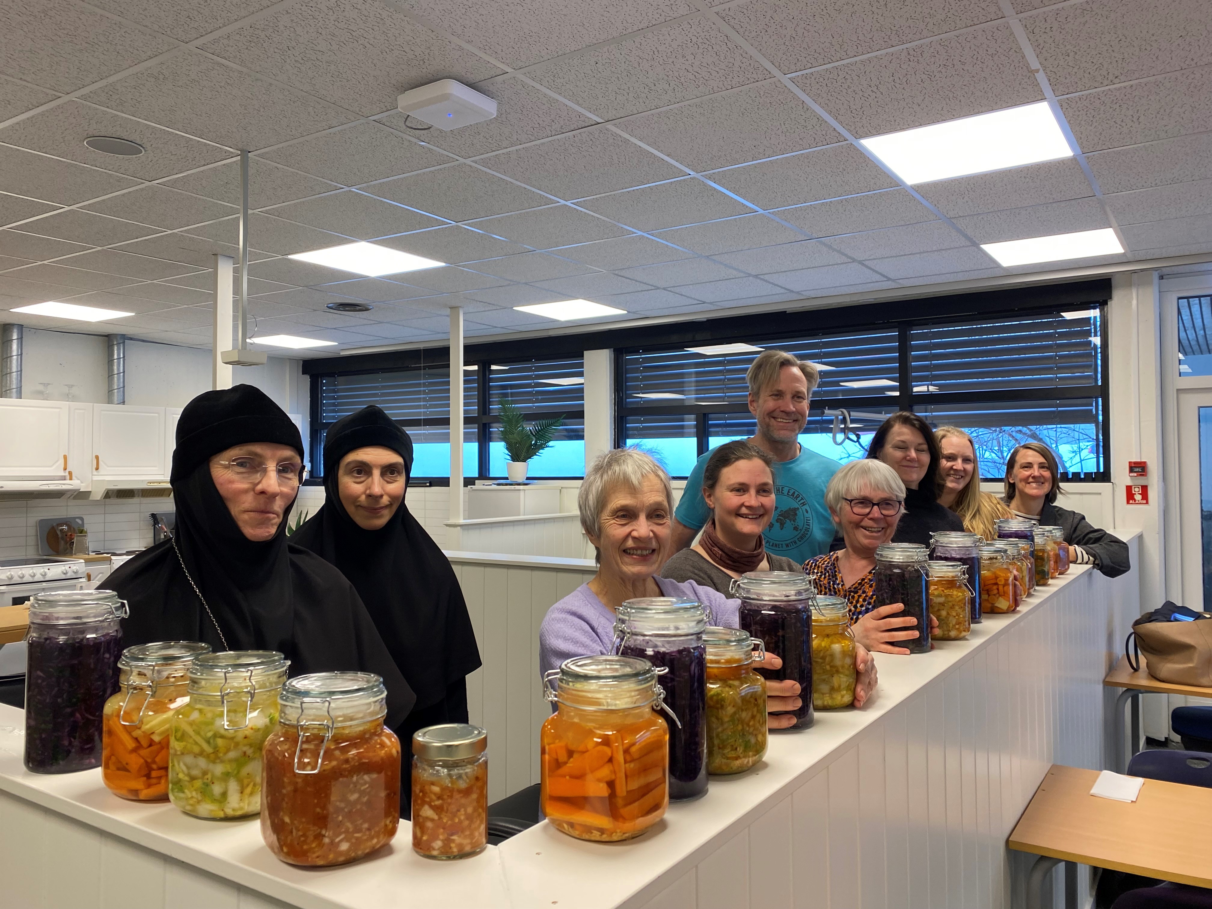 Bilete av kursdeltakarar som har vore med på fermenteringskurs. 