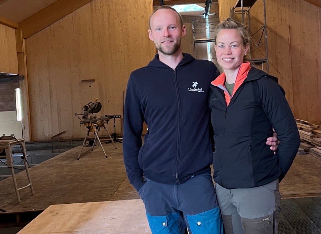 Tormod og Trude Underland er to av dei som fekk den første Kulturlandskapsprisen i Vestland. Foto: Kjersti Sognnes, Vestland fylkeskommune. Tormod og Trude Underland er to av dei som fekk den første Kulturlandskapsprisen i Vestland. Foto: Kjersti Sognnes, Vestland fylkeskommune.