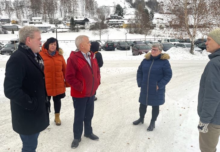 Mennesker som står utendørs, vinter