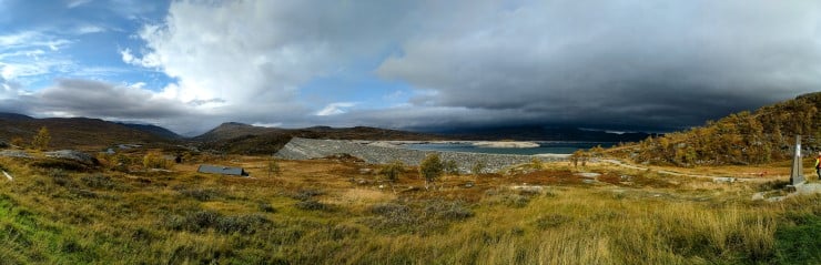Sysendammen i Eidfjord kommune. Dammen demmer opp Sysenvatnet og er eit av magasina i Eidfjord Nord utbygginga. Miljøtilhøva i eldre vassdragsreguleringar kan betrast ved å revidere konsesjonsvilkåra. Det er opna for revisjon av konsesjonsvilkåra til Eidfjord Nord-utbygginga.
