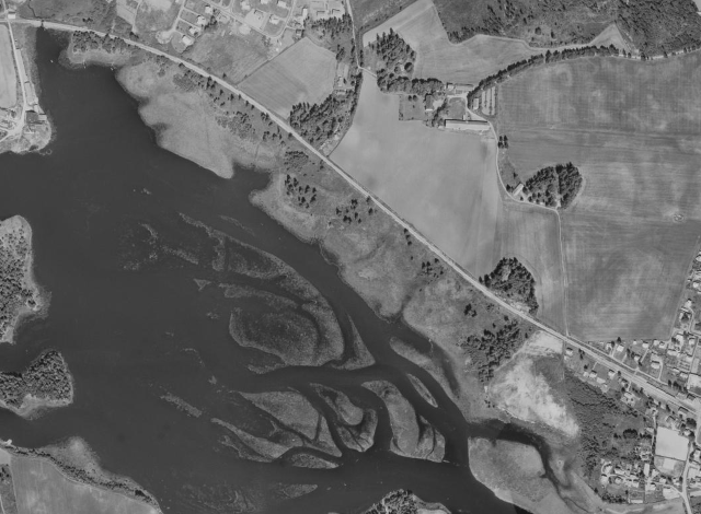 Flybilde av Vidarshov- og Prestegårdstranda 1968.