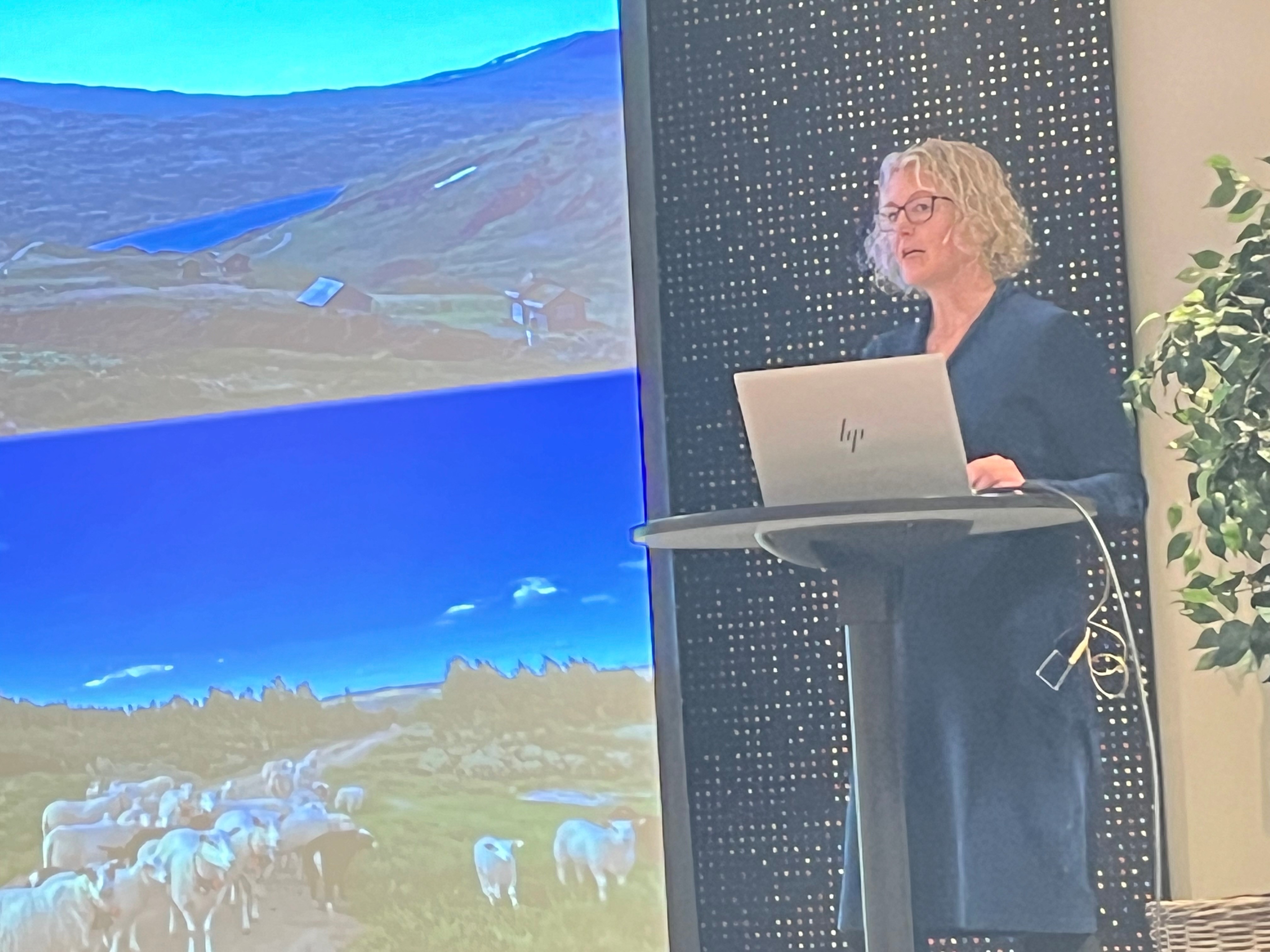 Landbruksdirektør Audhild Slapggard åpnet Fjellandbruksonferansen på Oppdal 5. november. Fjellandbrukskonferansen2024_Audhild_Slapgard_Foto_Marit_Nestande.jpg