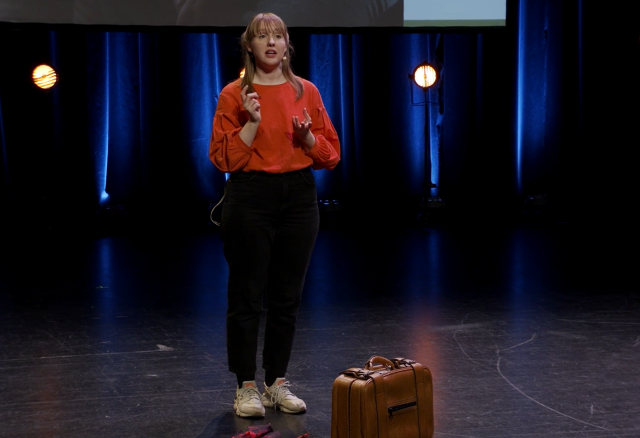 Barnehagelærer Anett Holmvik, Den blå appelsin Kanvas-barnehage Barnehagelærer Anett Holmvik, Den blå appelsin Kanvas-barnehage