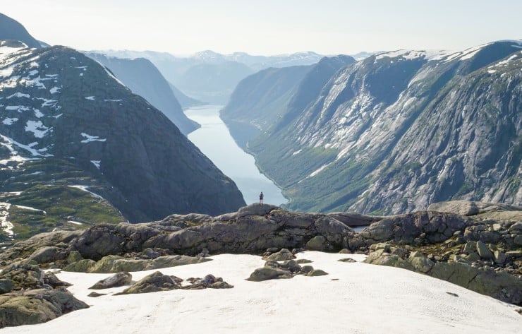 Marveilleux! marveilleux! du må sjå, du må sjå! (...) Her er naturarv og eit skattkammer av natur på kvar ein sti, Jostedalsbreen nasjonalpark – du har vår kjærleik til evig tid. Tekstutdrag frå Tom Dybwad si hyllest til 30-åringen.