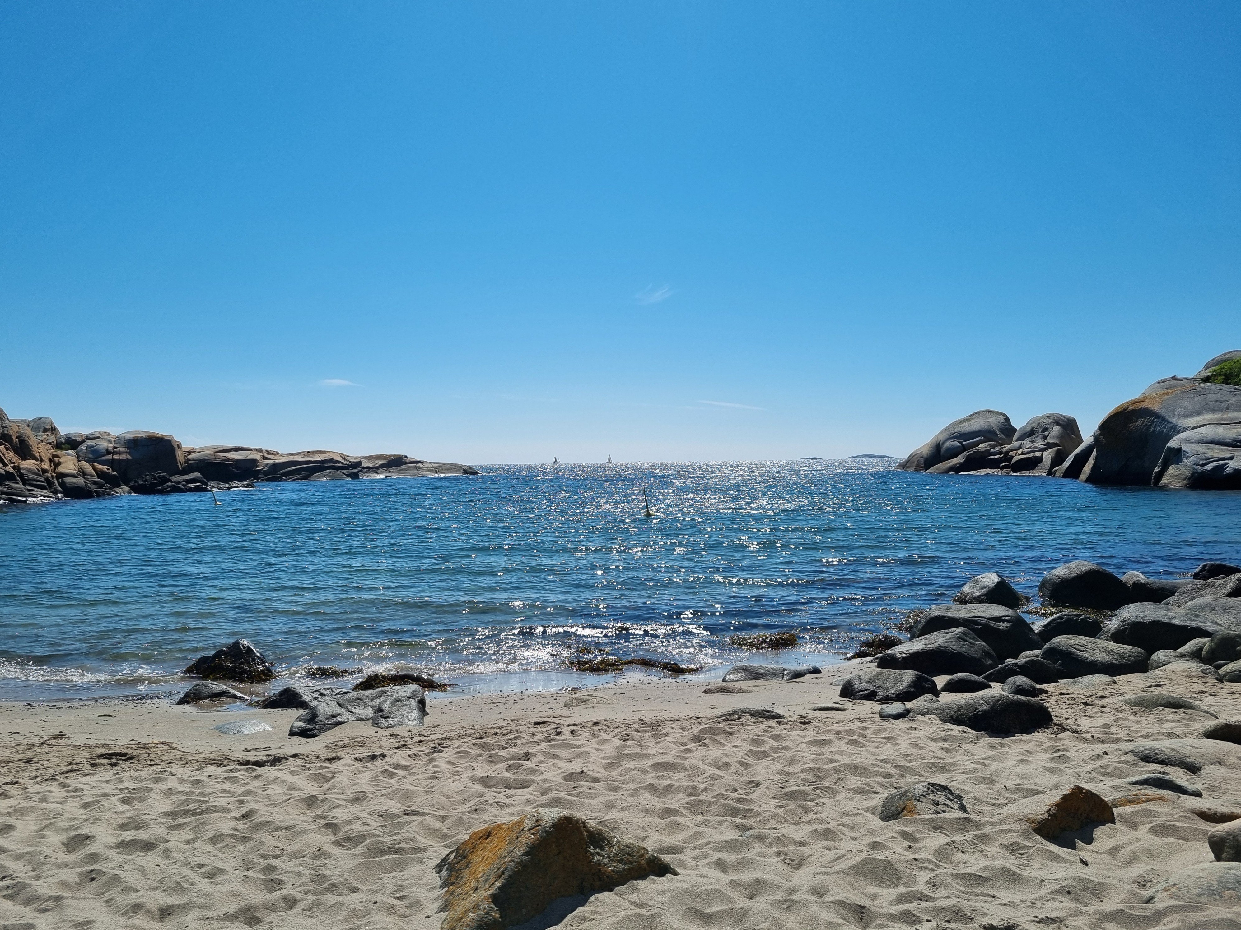 Strand og hav. 
