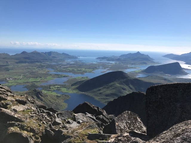Buksnesfjorden, utsikt fra Himmeltindan, den høyeste fjelltoppen på Vestvågøya
