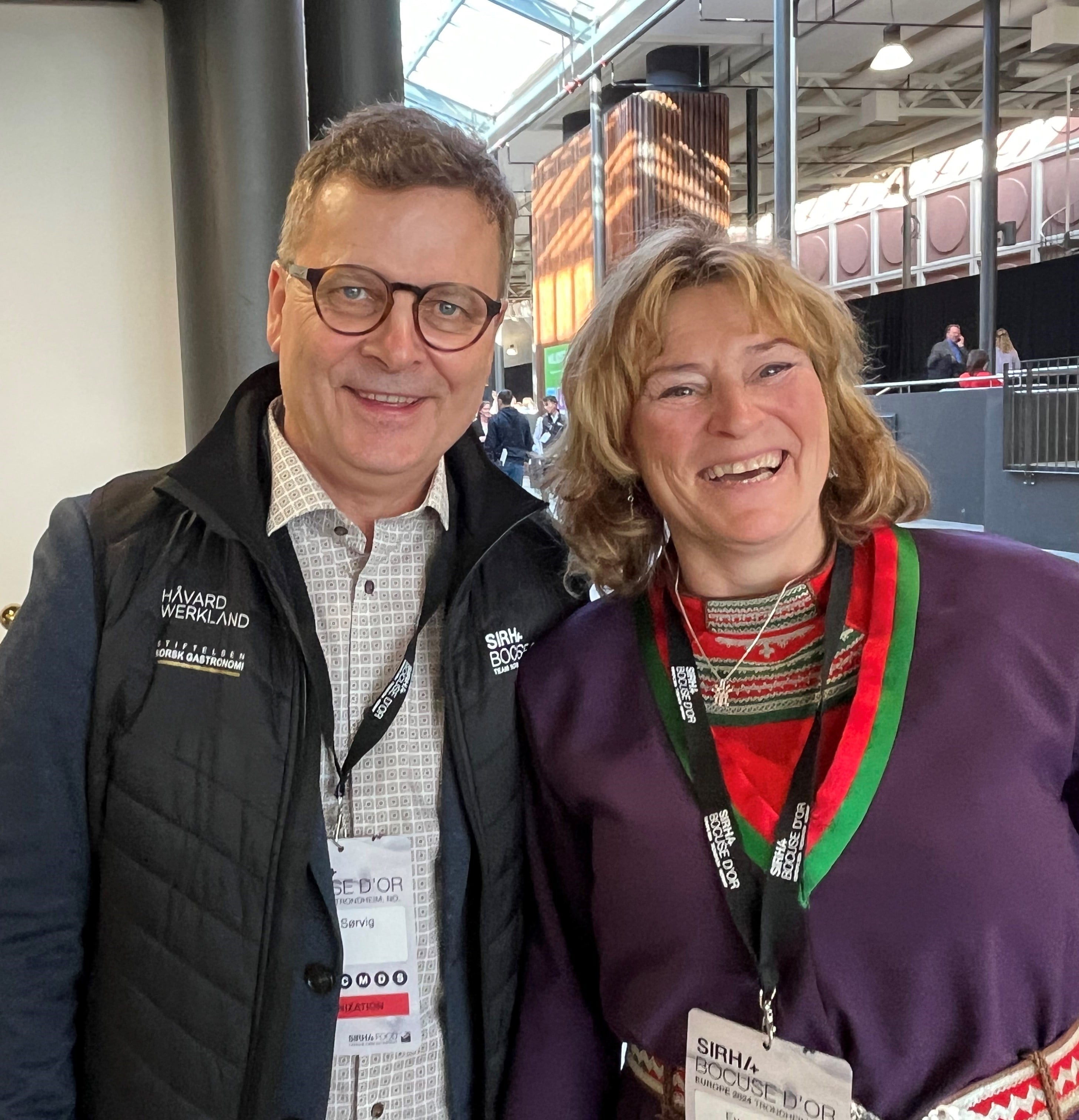 Daglig leder i Bocuse d’Or Norge, Arne Sørvig og produksjons- og salgsmedarbeider hos Rørosrein, Eva Nordfjell 