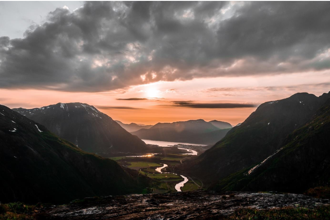 Solnedgang over Litlefjellet i Rauma