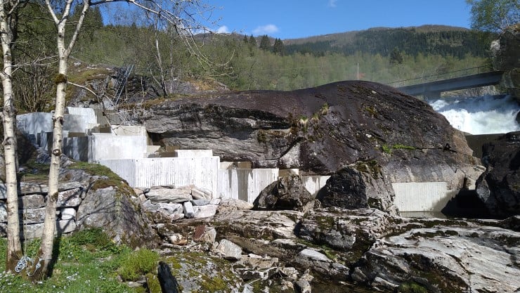 Bygging av fisketrapp, som her i Nausta, er eit døme på tiltak som krev løyve etter fleire lovverk.