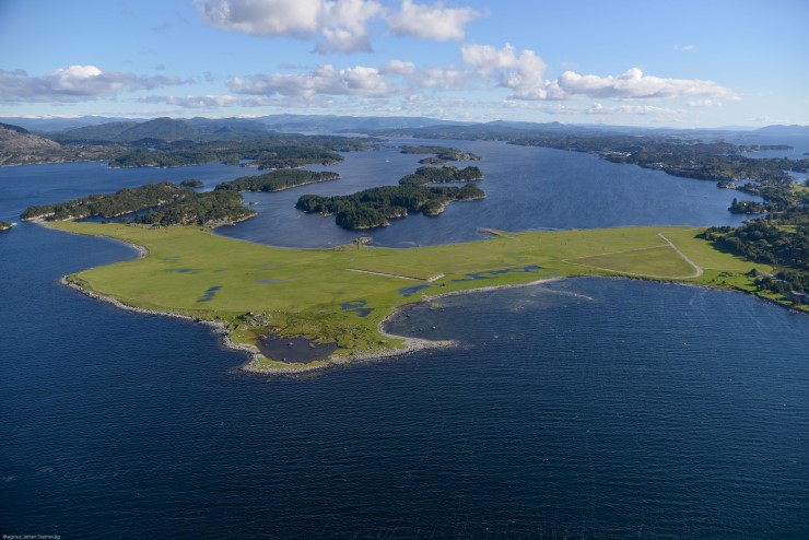 ei øy sett frå lufta