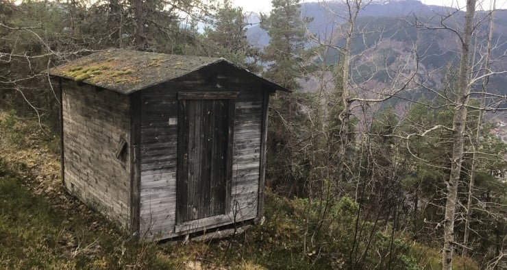 Det er ei lita jaktbu i øvre del av tilbodsområdet for frivillig skogvern. Denne skal framleis kunne være i bruk og halde ved like. Jakt, fangst og friluftsliv vil kunne halde fram om lag som før. 