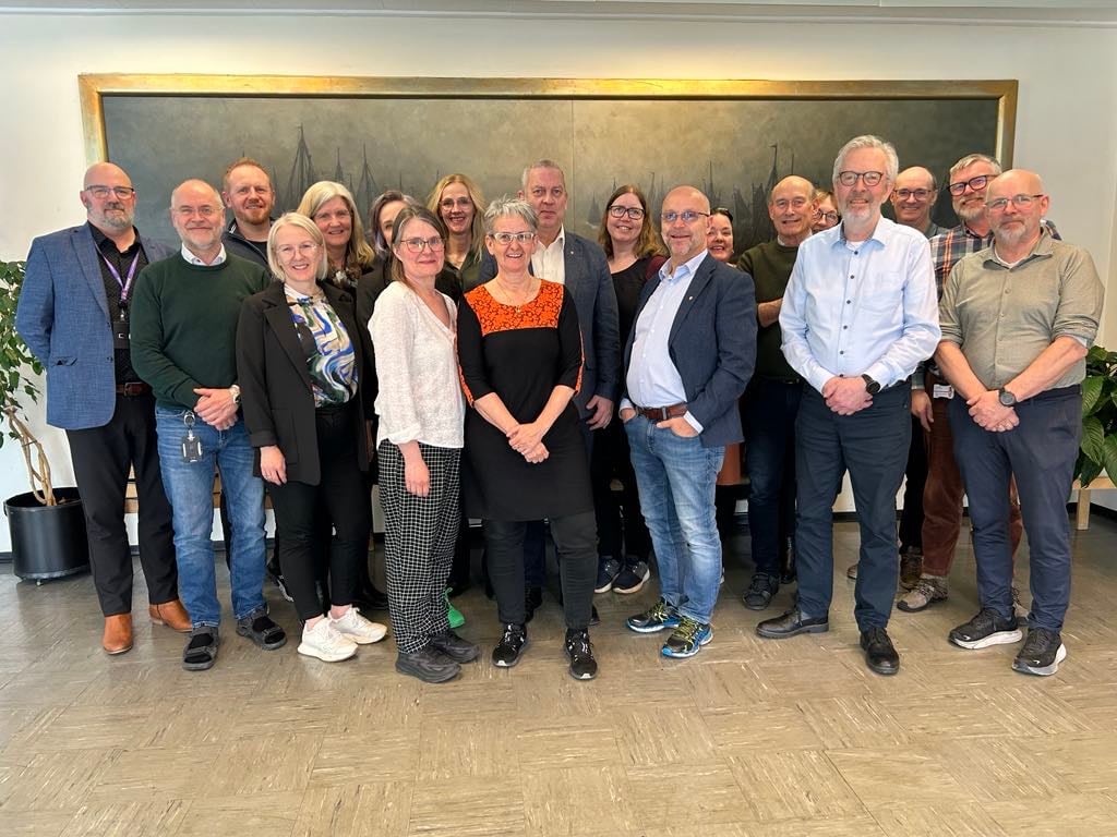 Deltakere på dialotmøte med Lødingen kommune