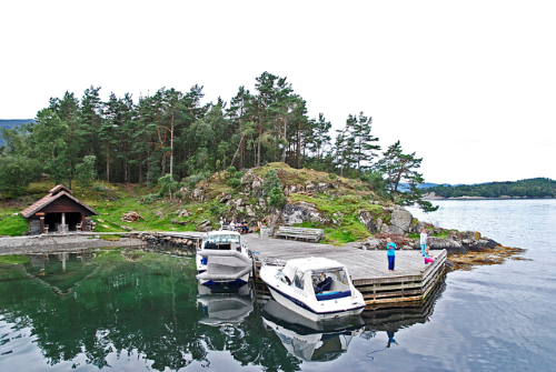 Grillhus og brygge på Litle Romsa Grillhus og brygge på Litle Romsa