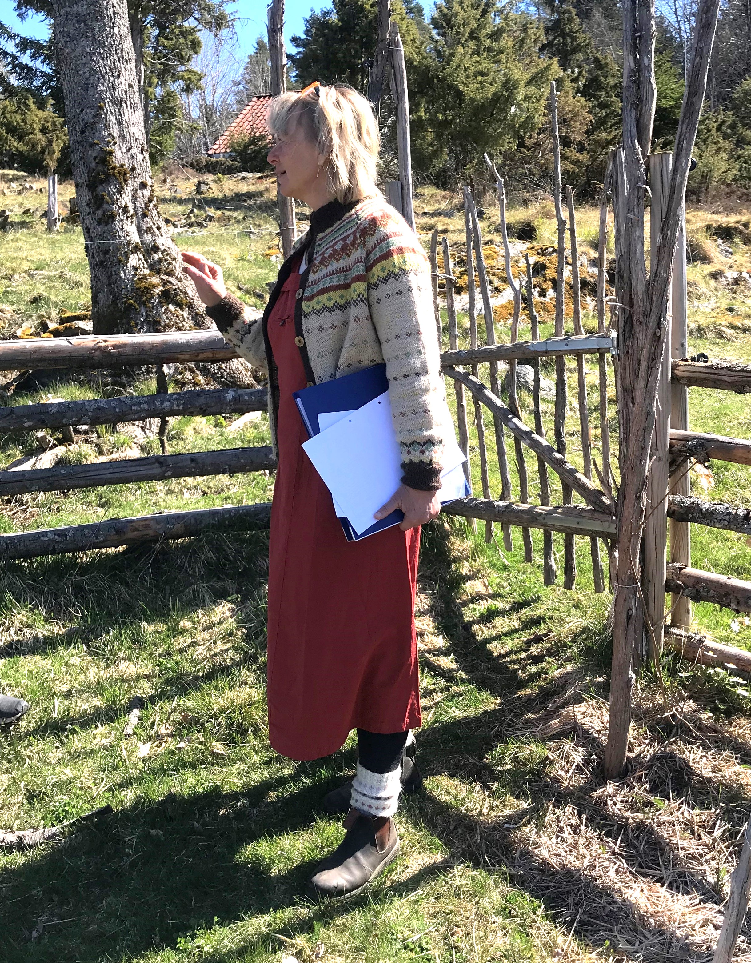 Bilde som viser dyrkingshage, mennesker, blå himmel