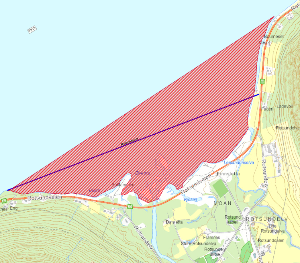 Munningsfredningssone skravert i rødt og grense for elv og sjø er markert med blå strek.