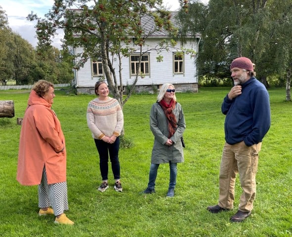 Landbruks- og matminister Olaug Bollestad besøkte i august Bodin 4H-gård og Bodø parsellhage for å høre om erfaringene med «Inn på tunet» i Nordland.
