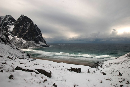 Kvalvika med Kjerringa i bakgrunnen. Foto: Mia Husdal Kvalvika med Kjerringa i bakgrunnen. Foto: Mia Husdal