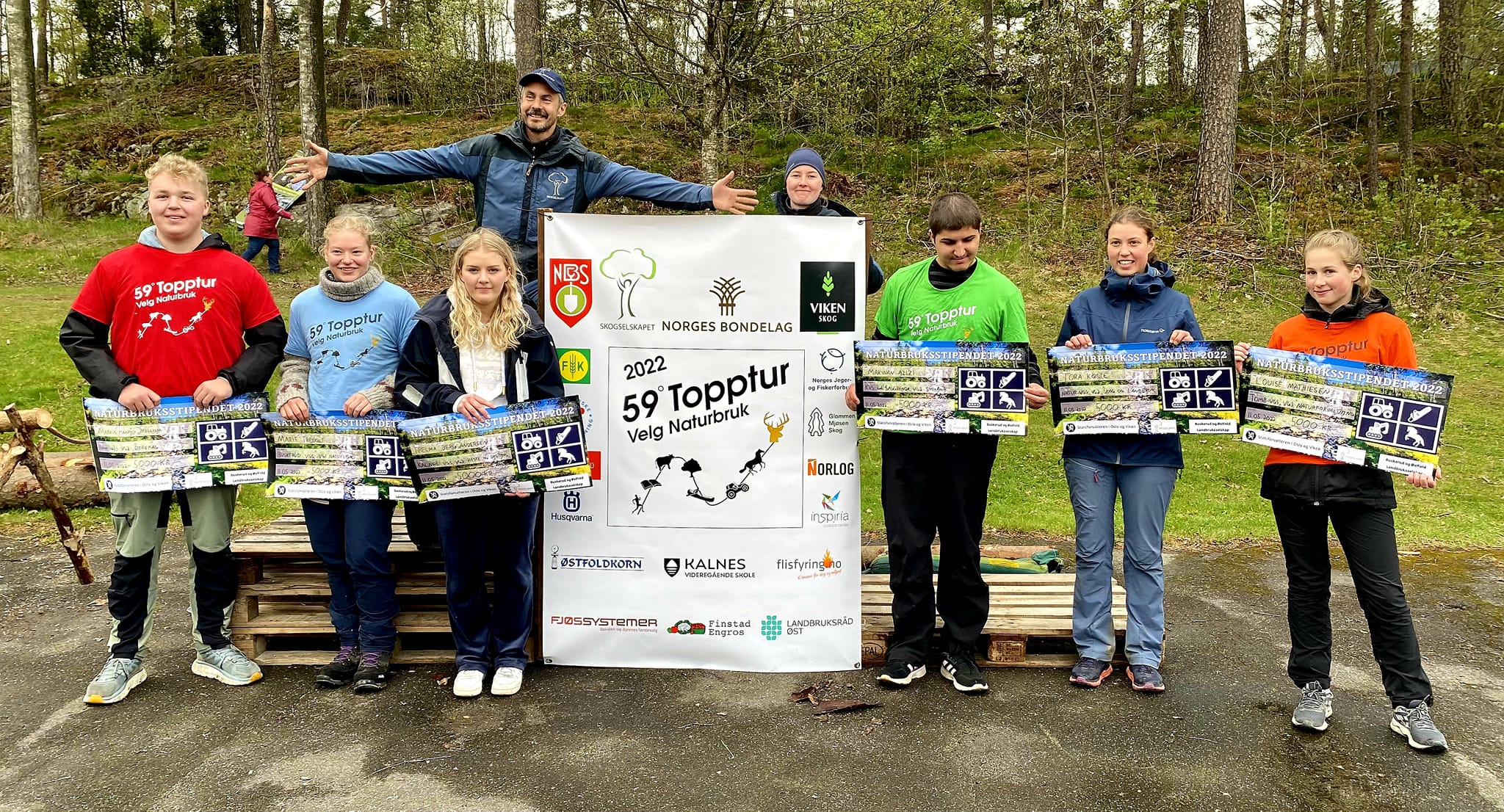 Vinnerne fra venstre: Markus Maarud Mellum, Marie Treholt, Thelma Berg Andersen, Makwan Azizi, Tora Køste og Louise Mathiesen. Signe Marie Granli var ikke tilstede. 