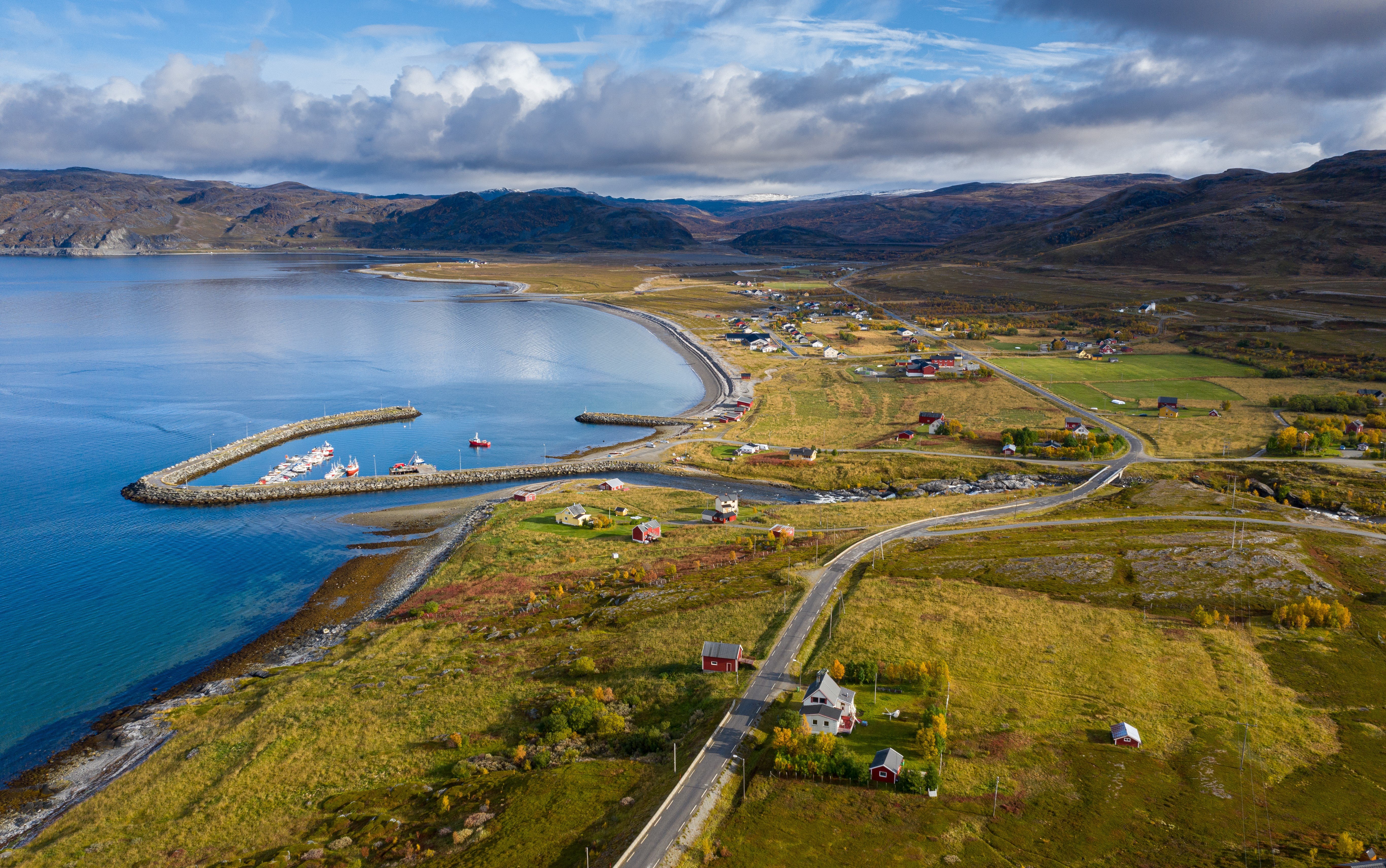 Oversiktsbilde over en typisk nordnorsk bygd, Kokelv