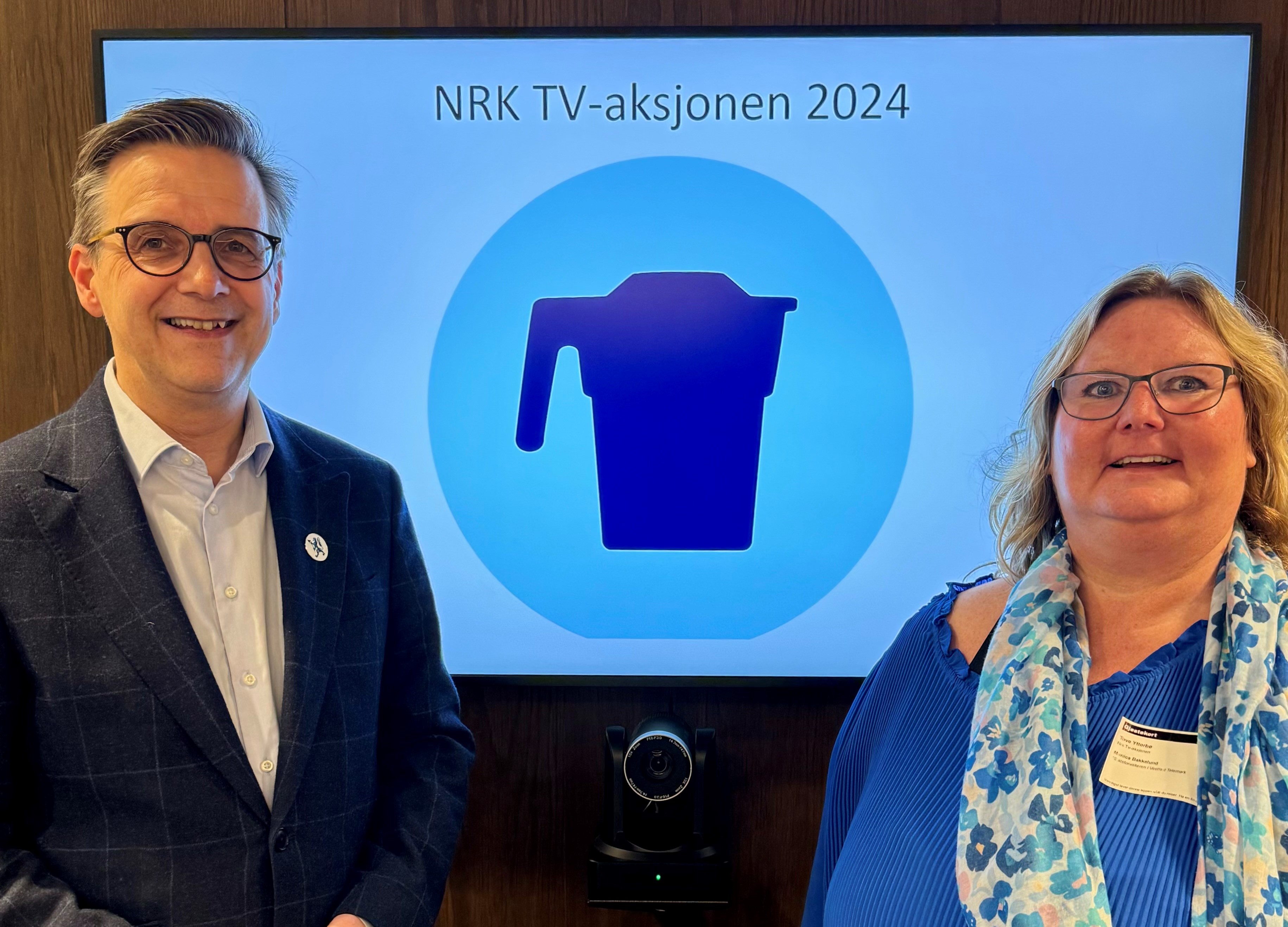 Fungerende statsforvalter Fred-Ivar Syrstad og fylkesaksjonsleder Tove Ytterbø, NRK TV-aksjon