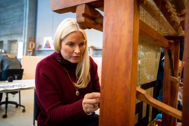 Håndverk og tradisjon var tema for besøket til Raulandsakademiet. Foto: Simen Løvberg Sund/Det kongelige slott