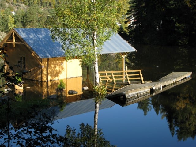 Pakkhuset på Skotfoss i Skien under flommen i 2010. Foto: Statsforvalteren i Vestfold og Telemark