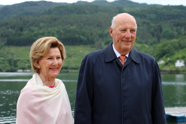 Kongeparet under eit besøk i Ulvik i 2019. 
