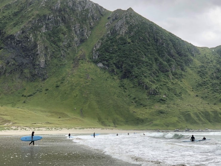 Generelt aukar ofte turismen til område rundt store naturvernområde, sidan eit vern indikerer at det kan vere flotte naturopplevingar der. Friluftsliv med fiske, dykking og surfing kan fortsetje som før, uavhengig av eit marint vern.
