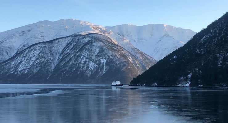 Kva konsekvensar eit marint vern vil få for natur og samfunn er viktig å greie ut i ein verneprosess. Samferdsel, ferjetrafikk, reiseliv, industri og forsvaret vil vere aktuelle tema og tiltak å få utgreidd konsekvensar for i verneplanprosessen for Sognefjorden. 