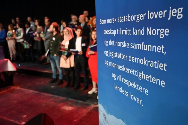 Foto som viser eden, med nye statsborgere i bakgrunnen