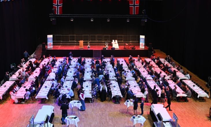 festpyntet rom til statsborgereseremoni