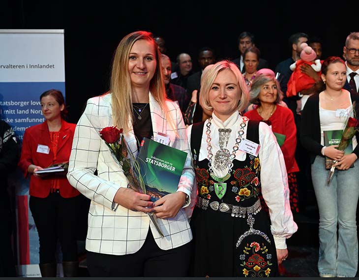 Gruppebilde Øyer fra statsborgerseremoni 