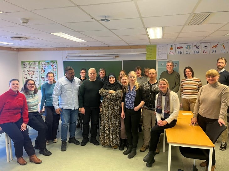 Menesker i et rom